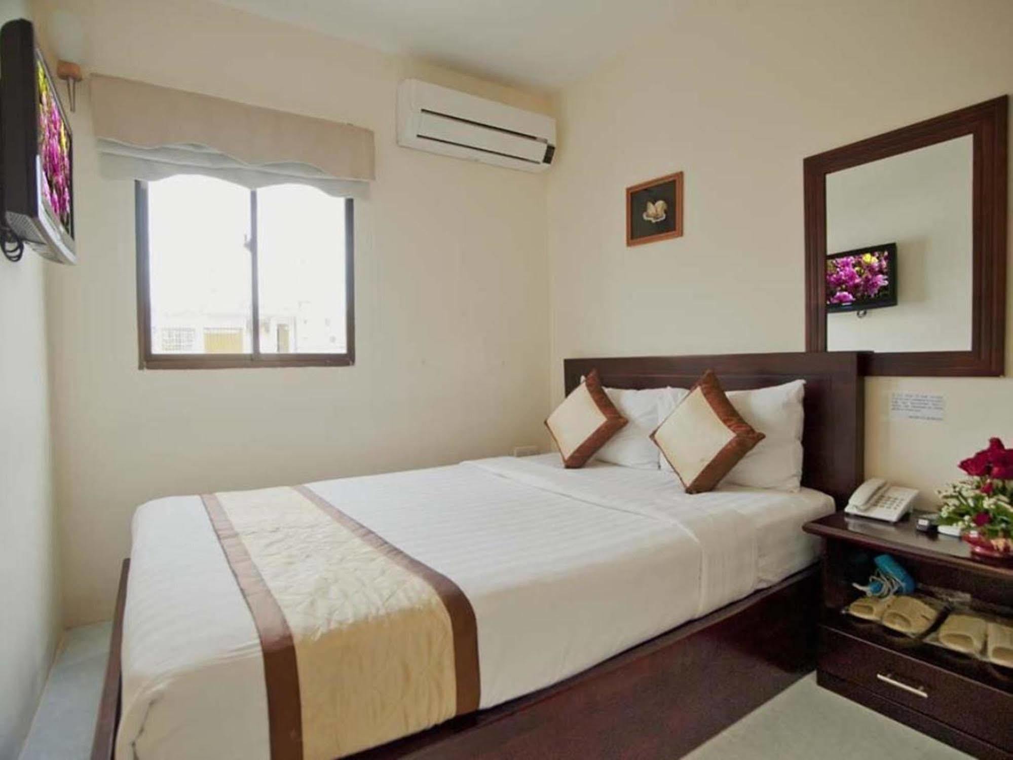Oyo 438 Small Bay Hotel Ho Chi Minh-staden Exteriör bild