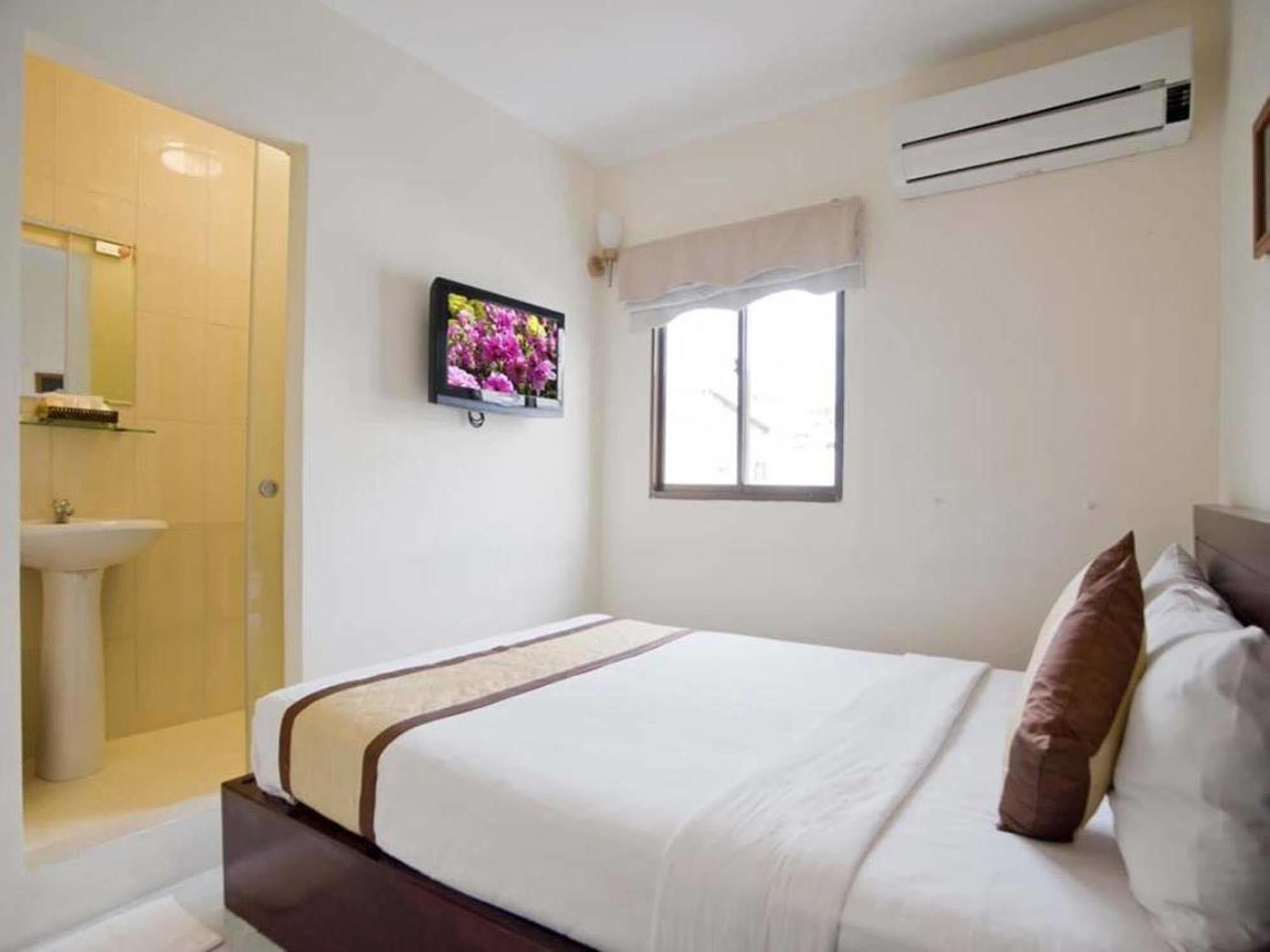Oyo 438 Small Bay Hotel Ho Chi Minh-staden Exteriör bild