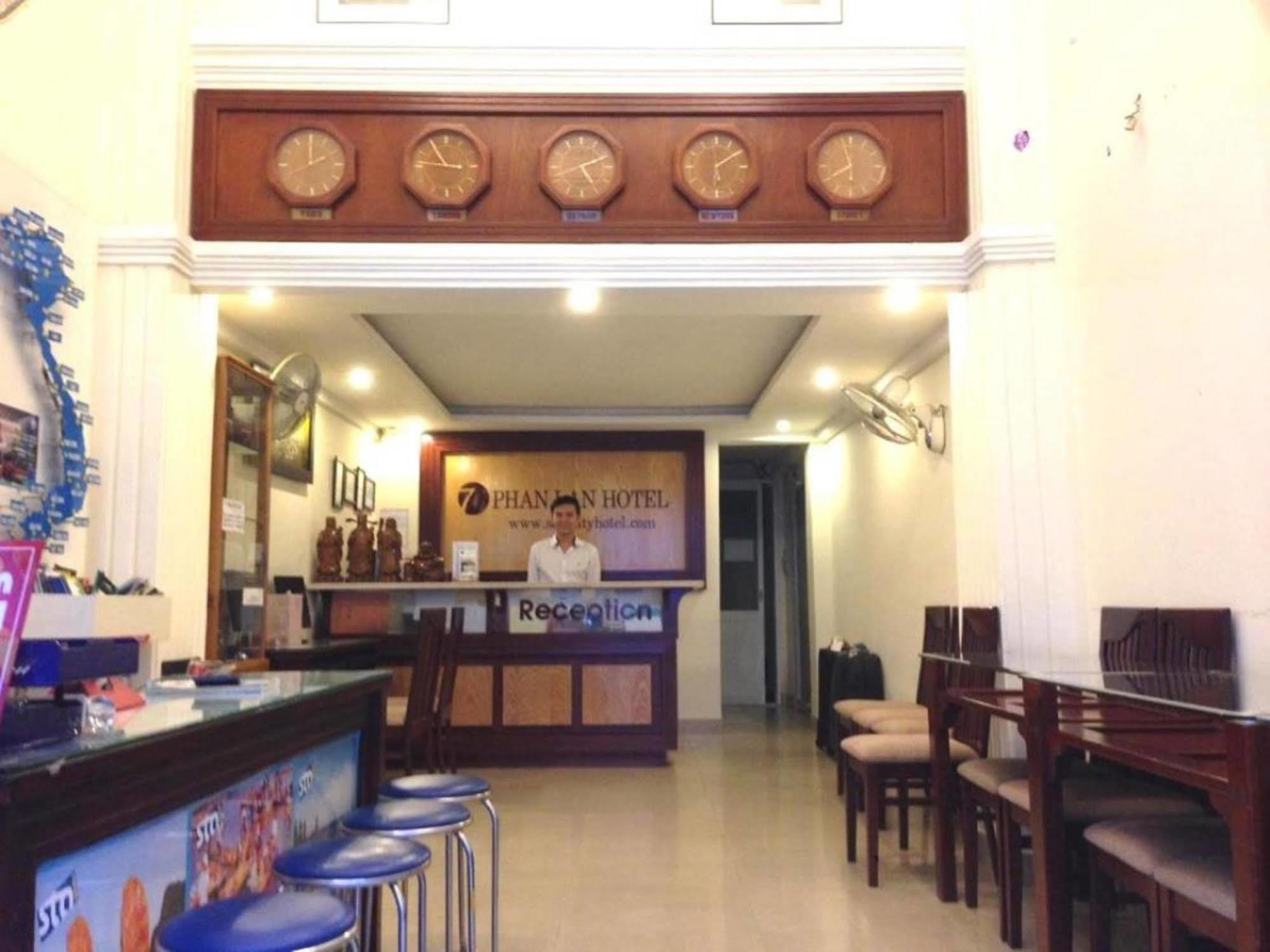 Oyo 438 Small Bay Hotel Ho Chi Minh-staden Exteriör bild